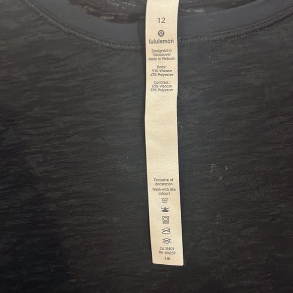Barley worn, LULULEMON Black T- size 12, bottom tie. - Picture 2 of 9